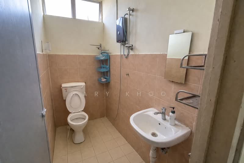 Alor Setar Below Market Value | Semi-D With Huge Backyard Land Rare in Market untuk Untuk Dijual - RM 850,000, Apr 2026 - Bathroom - PropertyGuru.com.my