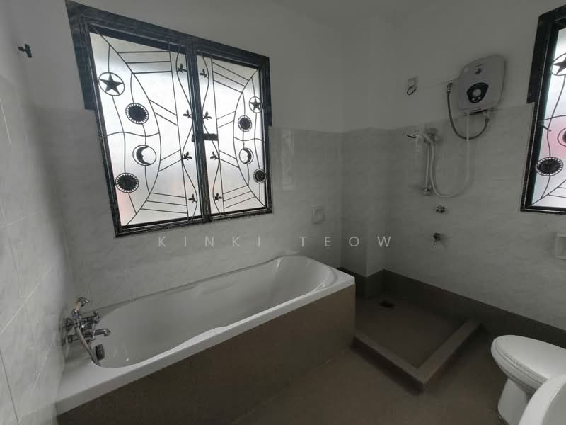 Bungalow for Sale in Leisure Farm (Gelang Patah) - Kinki Teow - Bathroom - PropertyGuru.com.my