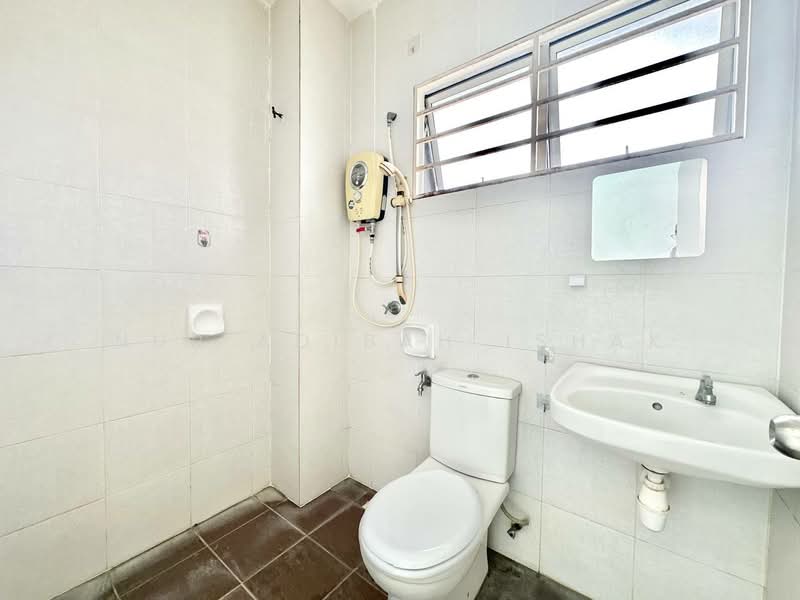 Townhouse for Sale in Taman Putra Perdana (Puchong) - Nur Adibah Ishak - Bathroom - PropertyGuru.com.my