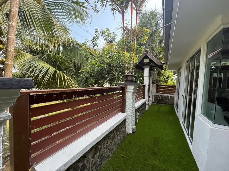 Semi-Detached House for Sale in Seksyen 1 Bandar Baru Bangi (Bandar Baru Bangi) - Effendy Shohaili - Exterior - PropertyGuru.com.my