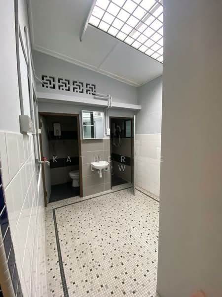 1-storey Terraced House for Sale in Taman Century (Johor Bahru) - Katherine Low - Bathroom - PropertyGuru.com.my