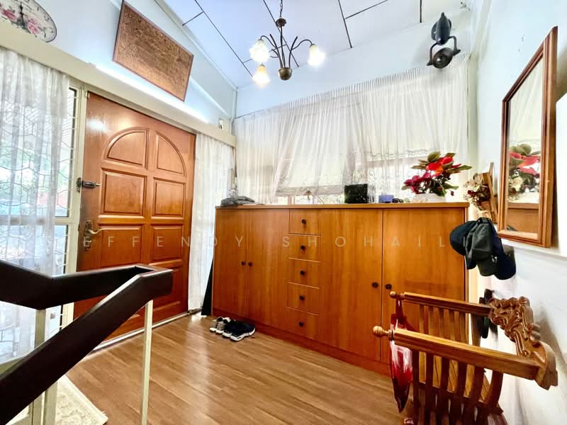 Bungalow for Sale in Seksyen 16 (Petaling Jaya) - Effendy Shohaili - Entrance - PropertyGuru.com.my