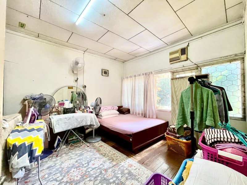 Bungalow for Sale in Seksyen 16 (Petaling Jaya) - Effendy Shohaili - Bedroom - PropertyGuru.com.my