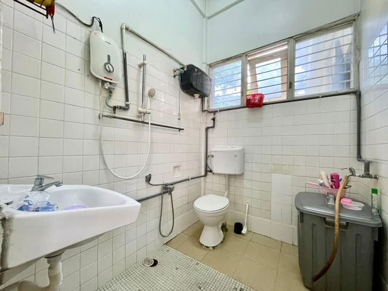 Bungalow for Sale in Seksyen 16 (Petaling Jaya) - Effendy Shohaili - Bathroom - PropertyGuru.com.my