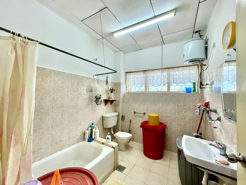 Bungalow for Sale in Seksyen 16 (Petaling Jaya) - Effendy Shohaili - Bathroom - PropertyGuru.com.my