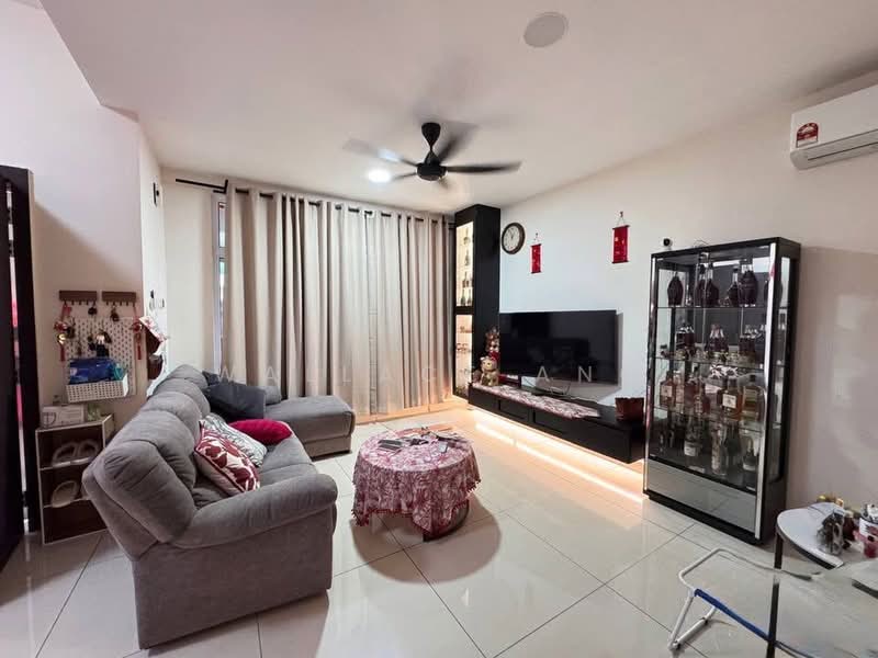 Rumah Kluster untuk Dijual di Taman Bestari Indah (Ulu Tiram) - Wallace Ang - Living Room - PropertyGuru.com.my