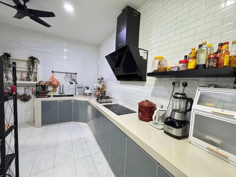 Rumah Kluster untuk Dijual di Taman Bestari Indah (Ulu Tiram) - Wallace Ang - Kitchen - PropertyGuru.com.my