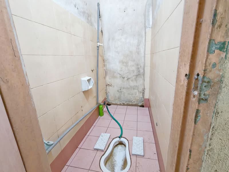 Kilang untuk Dijual di Taman Mount Austin (Tebrau) - Wallace Ang - Bathroom - PropertyGuru.com.my