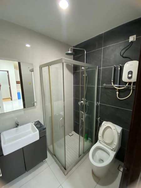 Condominium for Rent at Bay Point @ Country Garden Danga Bay - Rene Tew - Bathroom - PropertyGuru.com.my