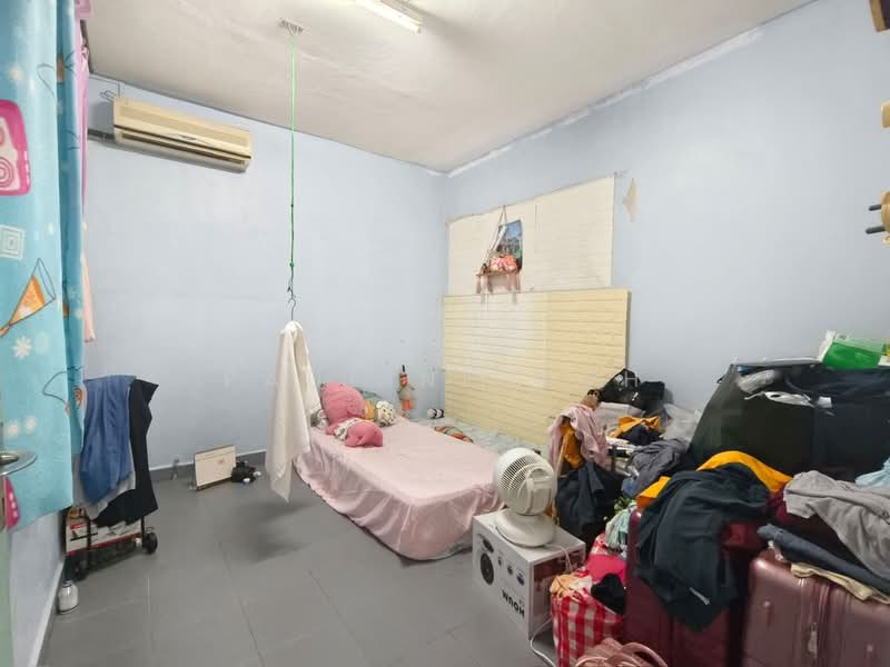 Taman Daya - Jalan Nibong 28 untuk Untuk Dijual - RM 168,000, Apr 2026 - Bedroom - PropertyGuru.com.my