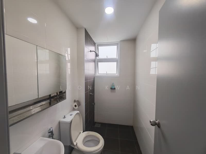 Kondominium untuk Disewa di Dwiputra Residences - Leon Kwan - Bathroom - PropertyGuru.com.my