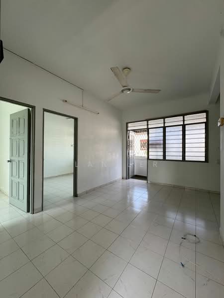 Taman Perling untuk Untuk Dijual - RM 198,000, Apr 2026 - Living Room - PropertyGuru.com.my