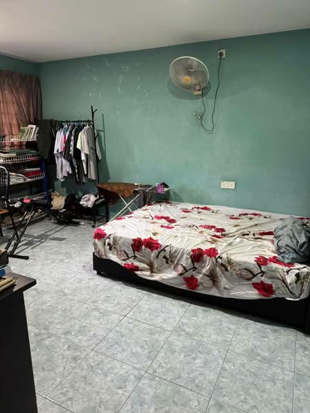 2-storey Terraced House for Sale in Taman Gaya (Ulu Tiram) - Ck Leow - Bedroom - PropertyGuru.com.my