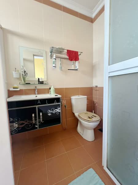 2-storey Terraced House for Sale in Taman Molek (Johor Bahru) - Alan Ler - Bathroom - PropertyGuru.com.my