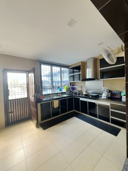 2-storey Terraced House for Sale in Taman Molek (Johor Bahru) - Alan Ler - Kitchen - PropertyGuru.com.my