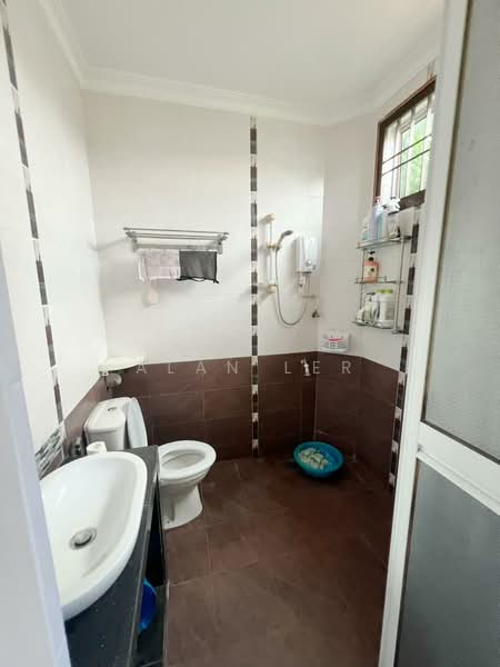 2-storey Terraced House for Sale in Taman Molek (Johor Bahru) - Alan Ler - Bathroom - PropertyGuru.com.my