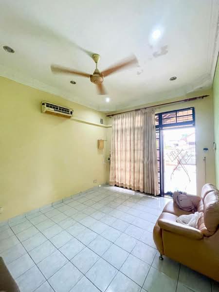 Rumah Teres 1 Tingkat untuk Dijual di Taman Pelangi Indah (Ulu Tiram) - Ck Leow - Living Room - PropertyGuru.com.my