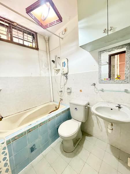 Rumah Teres 1 Tingkat untuk Dijual di Taman Pelangi Indah (Ulu Tiram) - Ck Leow - Bathroom - PropertyGuru.com.my