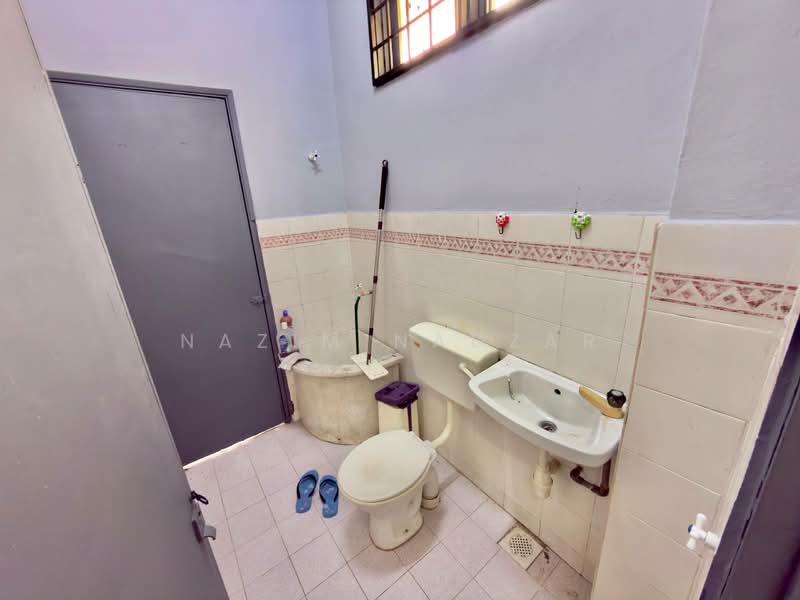 Bandar Baru Salak Tinggi untuk Untuk Dijual - RM 390,000, Apr 2026 - Bathroom - PropertyGuru.com.my