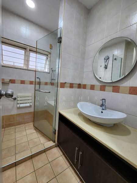 Rumah Teres 2 Tingkat untuk Dijual di Bukit Jelutong (Shah Alam) - Nahathir Shahabudin - Bathroom - PropertyGuru.com.my