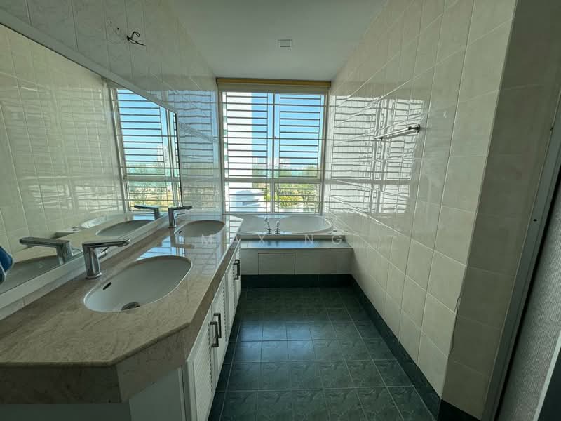 Condominium for Rent at Gurney Beach Resort - Max Ng - Bathroom - PropertyGuru.com.my
