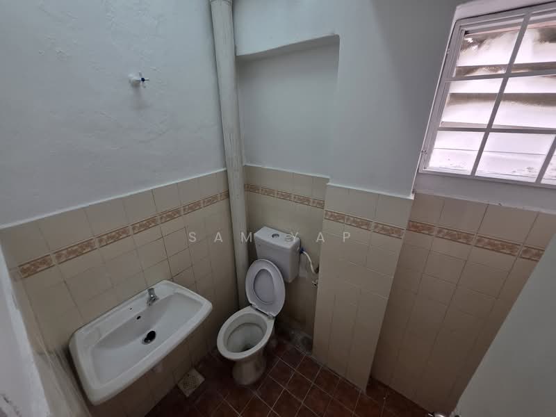 Shop / Office for Rent in Kepong Entrepreneurs Park (Batu) - Sam Yap - Bathroom - PropertyGuru.com.my