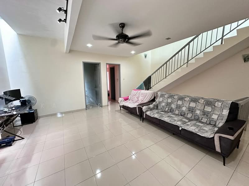 Rumah Teres 2.5 Tingkat untuk Dijual di Rawang (Selangor) - Katherine Leong - Living Room - PropertyGuru.com.my