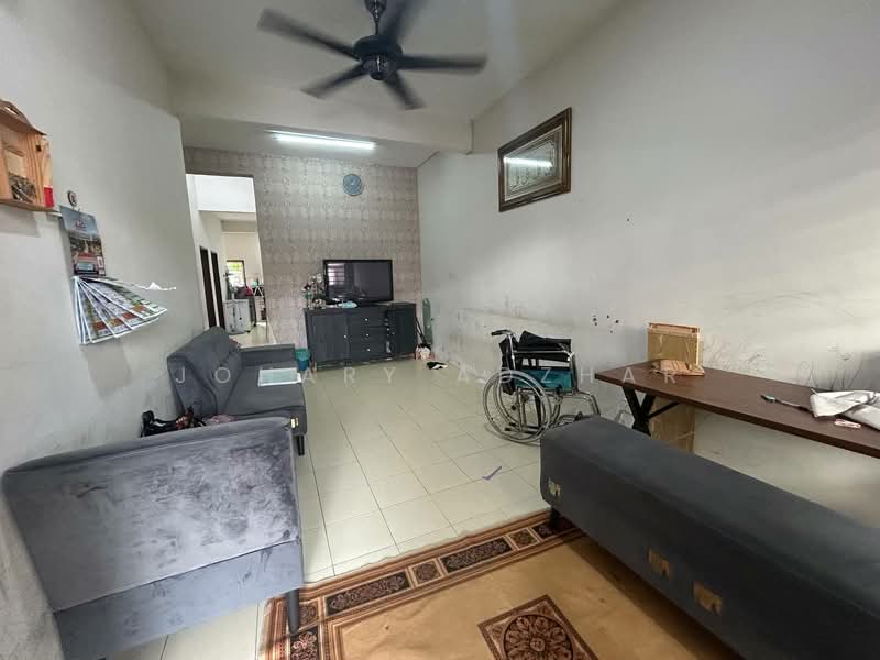 Rumah Teres 1 Tingkat untuk Dijual di Shah Alam (Selangor) - Johary Adzhar - Living Room - PropertyGuru.com.my