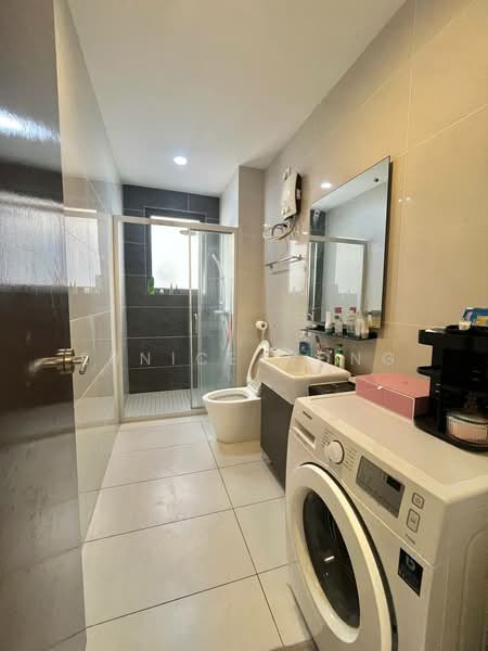 Bay Point @ Country Garden Danga Bay untuk Untuk Dijual - RM 478,000, Apr 2026 - Bathroom - PropertyGuru.com.my