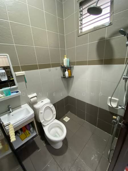 1-storey Terraced House for Sale in Bandar Putra (Kulai) - Daniel Yong - Bathroom - PropertyGuru.com.my