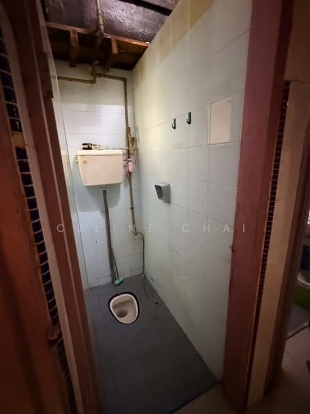 Taman Yong Peng Jaya untuk Untuk Dijual - RM 338,000, Apr 2026 - Bathroom - PropertyGuru.com.my