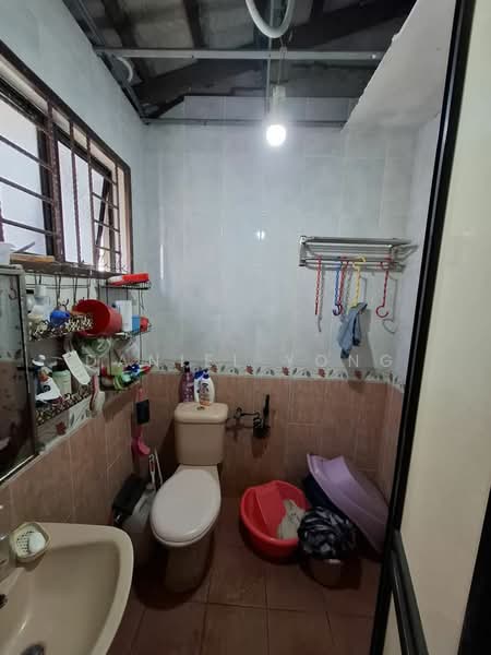 Rumah Teres 1 Tingkat untuk Dijual di Taman Ungku Tun Aminah (Skudai) - Daniel Yong - Bathroom - PropertyGuru.com.my