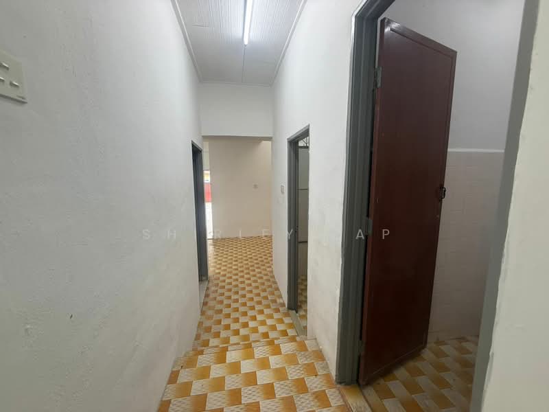 1-storey Terraced House for Rent in Taman Ungku Tun Aminah (Skudai) - Shirley Yap - Corridor - PropertyGuru.com.my