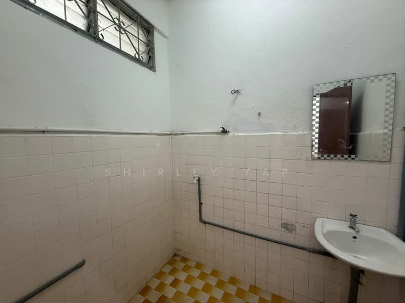 1-storey Terraced House for Rent in Taman Ungku Tun Aminah (Skudai) - Shirley Yap - Bathroom - PropertyGuru.com.my