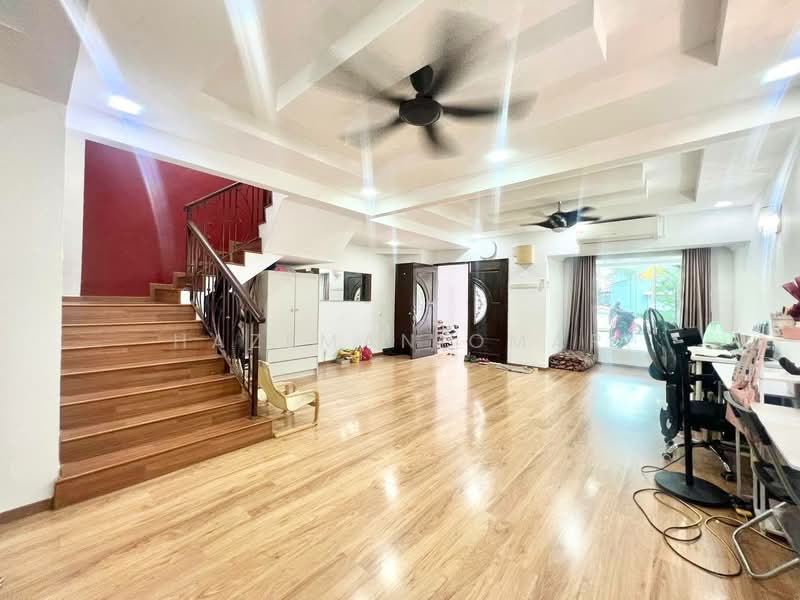 2-storey Terraced House for Sale in Taman TTDI Jaya (Shah Alam) - Hazeman Omar - Living Room - PropertyGuru.com.my