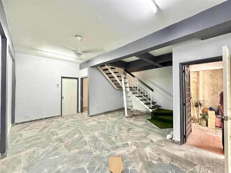 2-storey Terraced House for Sale in Sungai Buloh (Selangor) - Zul Hasif - Living Room - PropertyGuru.com.my