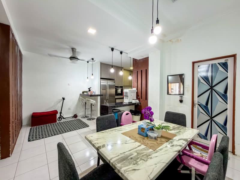 Rumah Teres 2 Tingkat untuk Dijual di Taman Desiran Bayu (Puchong) - Ilman Nahri - Dining Room - PropertyGuru.com.my