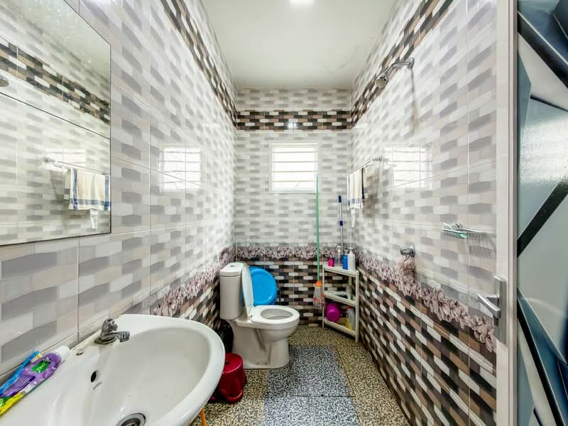 Rumah Teres 2 Tingkat untuk Dijual di Taman Desiran Bayu (Puchong) - Ilman Nahri - Bathroom - PropertyGuru.com.my