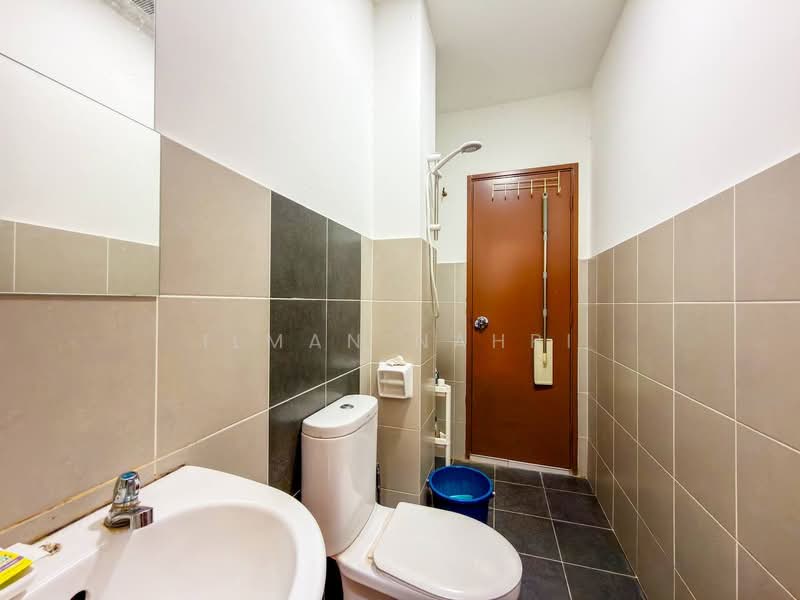 Rumah Teres 2 Tingkat untuk Dijual di Taman Desiran Bayu (Puchong) - Ilman Nahri - Bathroom - PropertyGuru.com.my
