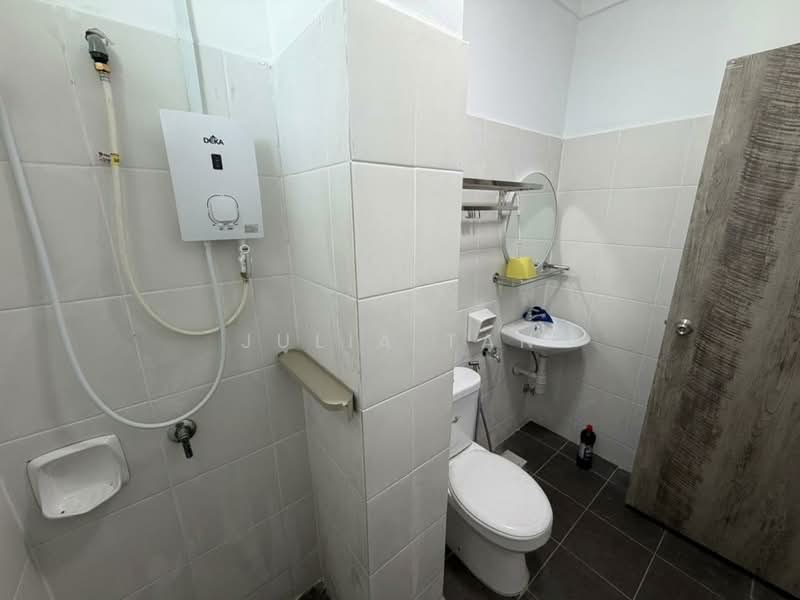 Residensi Larkin Indah untuk Untuk Disewa - RM 2,000 /bulan, Apr 2026 - Bathroom - PropertyGuru.com.my