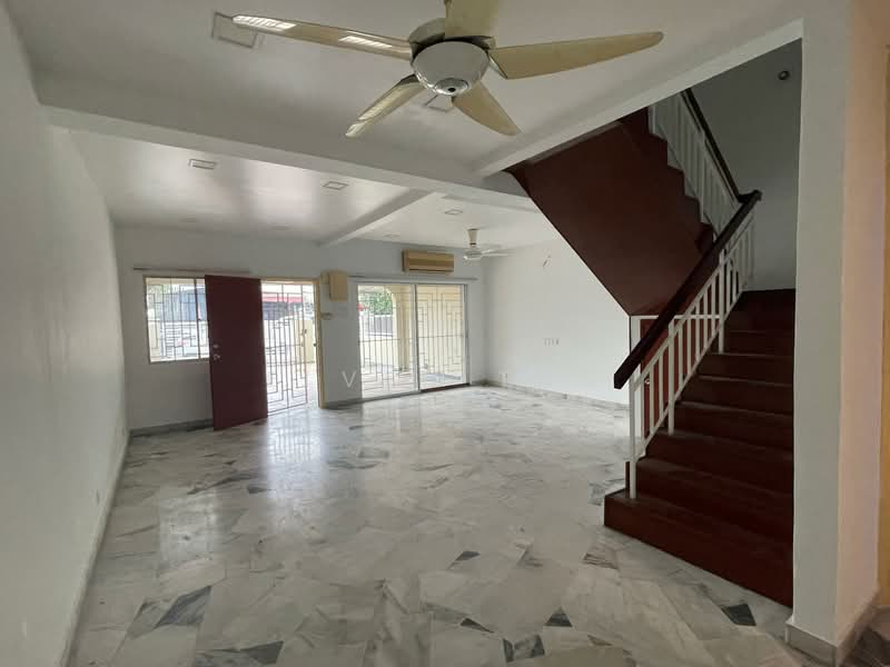 2-storey Terraced House for Rent in BANDAR PUCHONG JAYA (Puchong) - Elven Tan - Living Room - PropertyGuru.com.my