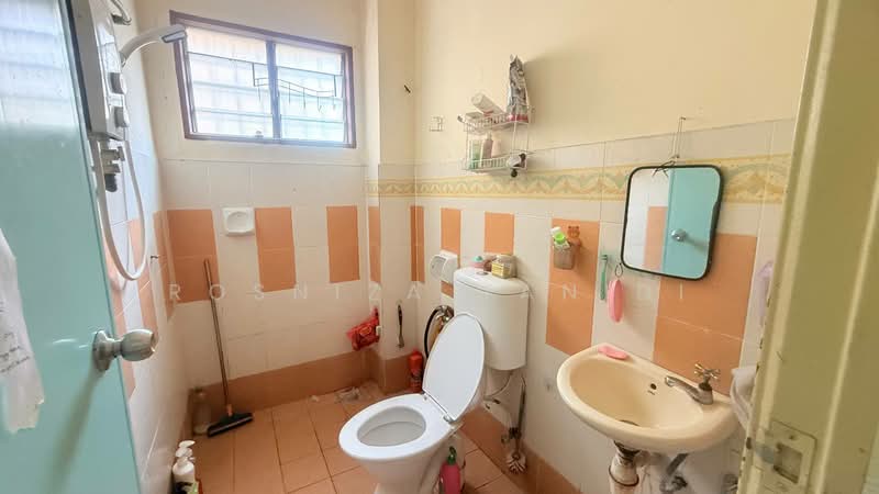 2-storey Terraced House for Sale in Taman Impian Putra (Bangi) - Rosniza Tanidi - Bathroom - PropertyGuru.com.my