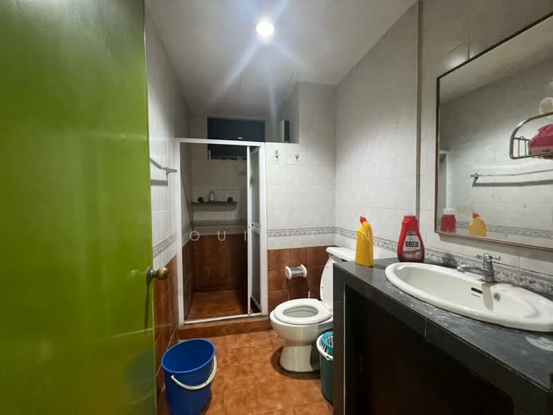Aster Court untuk Untuk Disewa - RM 2,500 /bulan, Apr 2026 - Bathroom - PropertyGuru.com.my