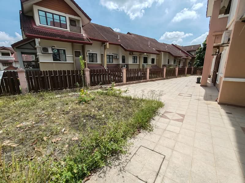 2.5-storey Terraced House for Sale in Presint 16 (Putrajaya) - Gabriel Kong - Exterior - PropertyGuru.com.my
