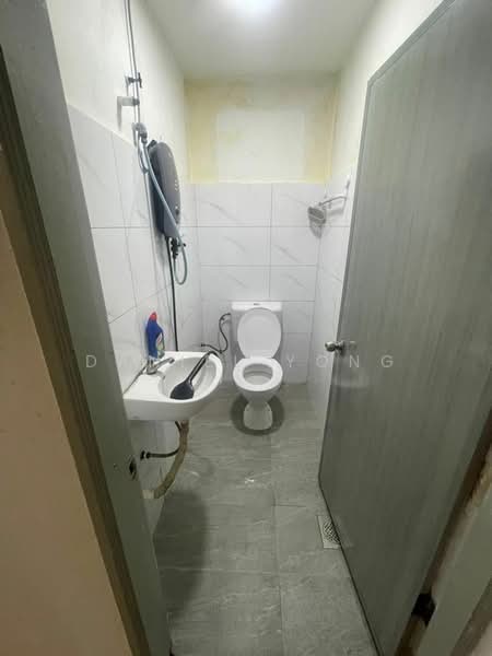 Rumah Banglo untuk Dijual di Kampung Mohd Amin (Johor Bahru) - Daniel Yong - Bathroom - PropertyGuru.com.my