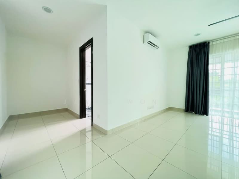 Rumah Teres 2.5 Tingkat untuk Dijual di Cyberjaya (Selangor) - Jared Wong - Living Room - PropertyGuru.com.my