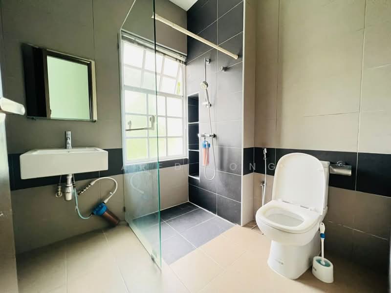 Rumah Teres 2.5 Tingkat untuk Dijual di Cyberjaya (Selangor) - Jared Wong - Bathroom - PropertyGuru.com.my