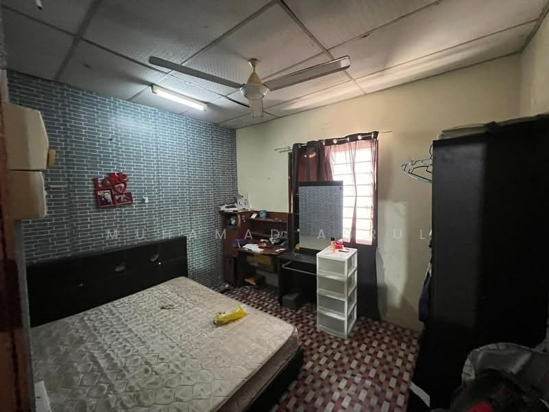 Rumah Teres 2 Tingkat untuk Dijual di Taman Kota Masai (Pasir Gudang) - Muhamad Asrul - Bedroom - PropertyGuru.com.my