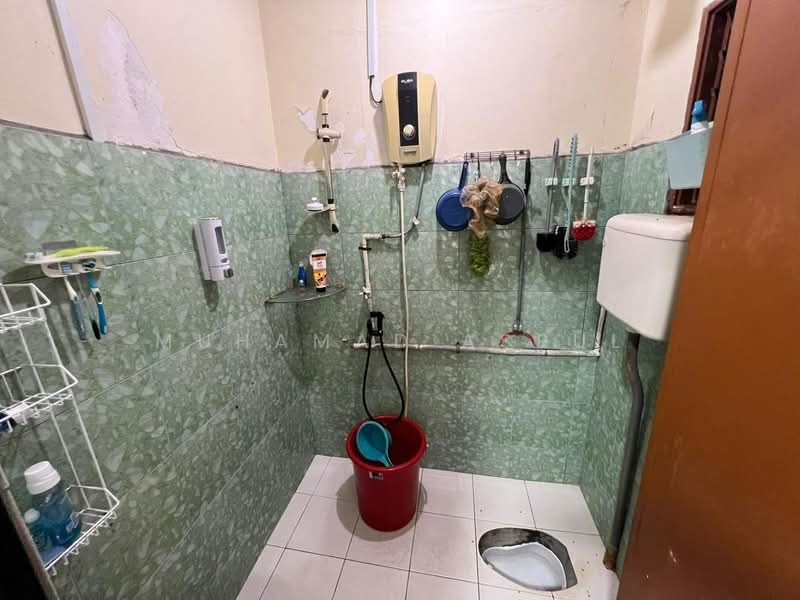 Rumah Teres 2 Tingkat untuk Dijual di Taman Kota Masai (Pasir Gudang) - Muhamad Asrul - Bathroom - PropertyGuru.com.my