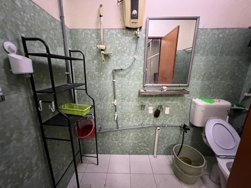 Rumah Teres 2 Tingkat untuk Dijual di Taman Kota Masai (Pasir Gudang) - Muhamad Asrul - Bathroom - PropertyGuru.com.my